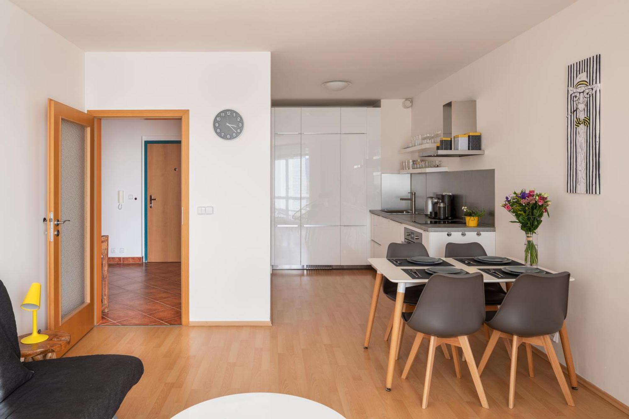 Sunny Apartment In Modrany By Prague Days Εξωτερικό φωτογραφία